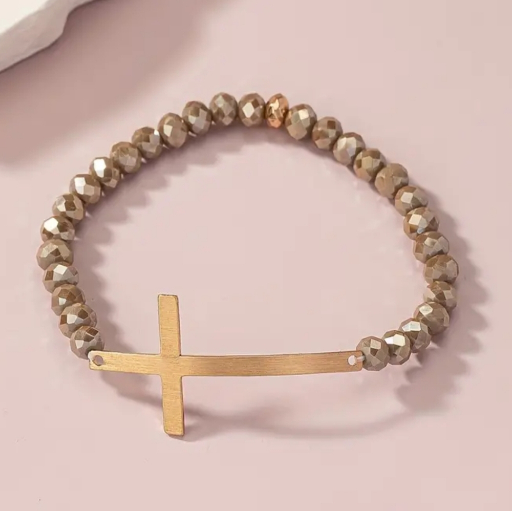 Delicate Faceted Glass Bead Stretch Bracelet. NWT